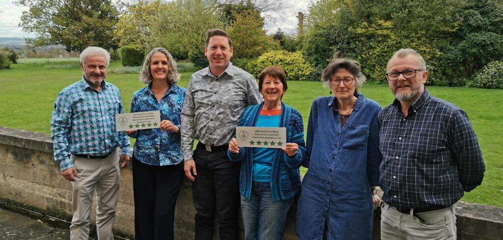 Bradford on Avon Town Council, Chief Exectuive Ian Brown with Mayor, Councillor Katie Vigar, Green Spaces Officer Chris Hogg, Councillor Alex Kay, Councillor Alison Potter and Councillor Tim Trimble with the Pride in Parks plaques